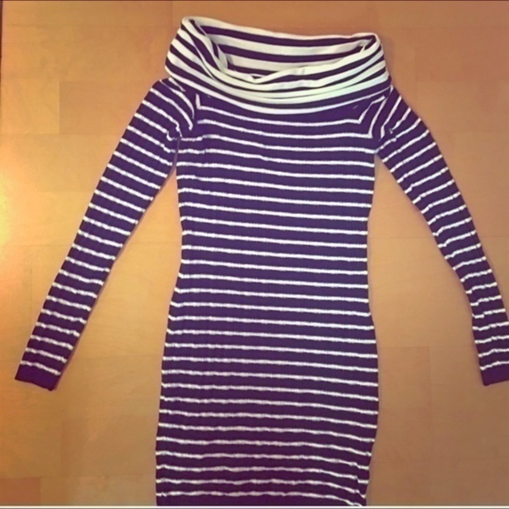 GUESS Black & White Striped king sleeve Sweater Mini Dress‎ Medium